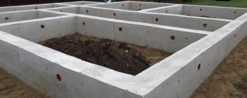 Чем отличается фундамент монолитный ленточный от других разновидностей: разновидности и правильная технология возведения