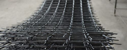 Сетка железная: какую лучше выбрать для забора и стяжки пола