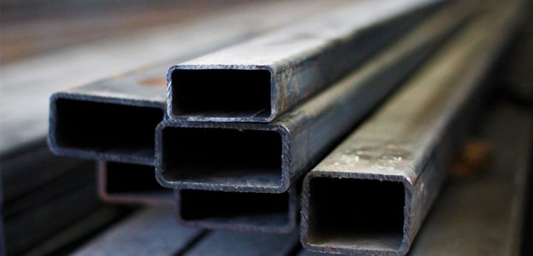 Зачем нужна прямоугольная труба: главные особенности и применение в быту