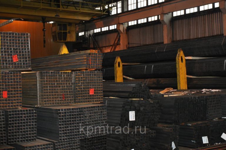 Труба квадратная профильная 40х40х3 мм