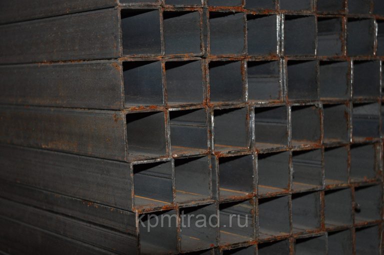 Труба квадратная профильная 40х40х3 мм