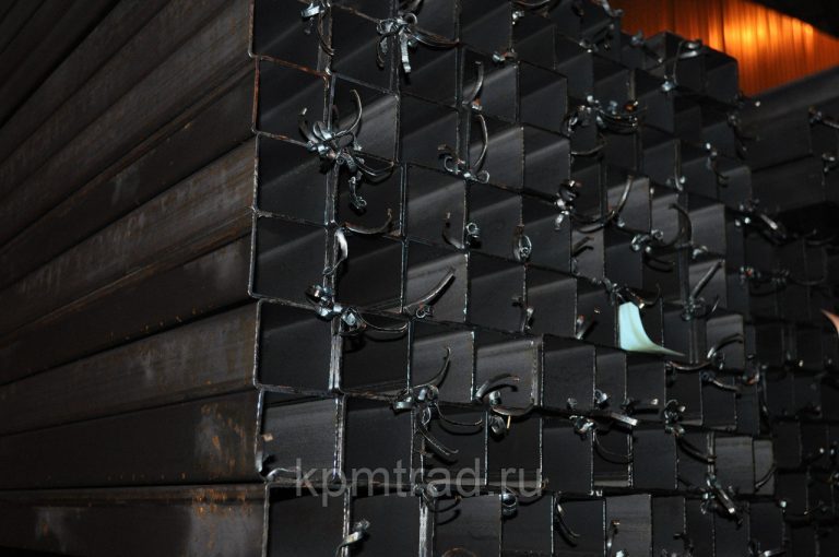 Труба квадратная профильная 200х200х5 мм