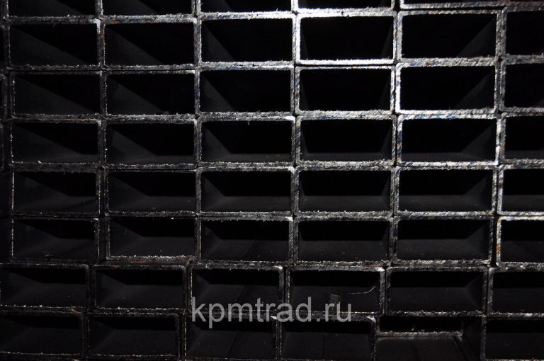 Труба прямоугольная профильная 28х25х2 мм