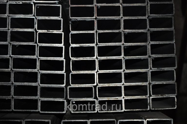 Труба прямоугольная профильная 80х30х2.5 мм