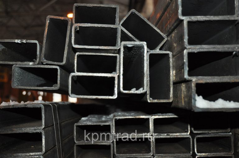 Труба прямоугольная профильная 80х30х2.5 мм