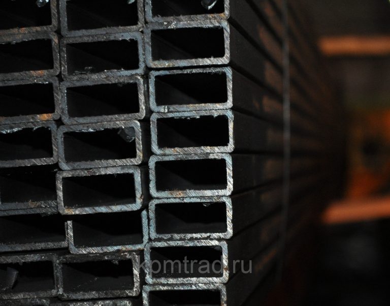 Труба прямоугольная профильная 80х40х3 мм