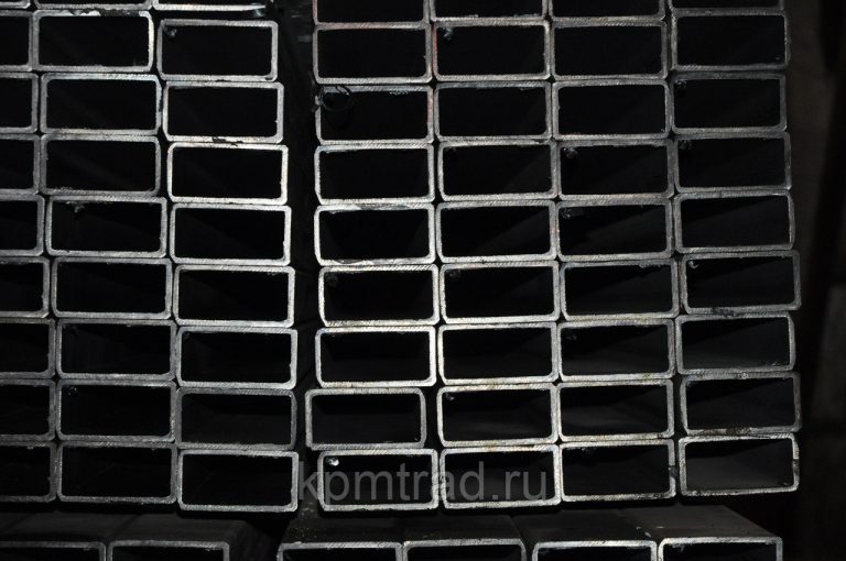 Труба прямоугольная профильная 200х100х4 мм