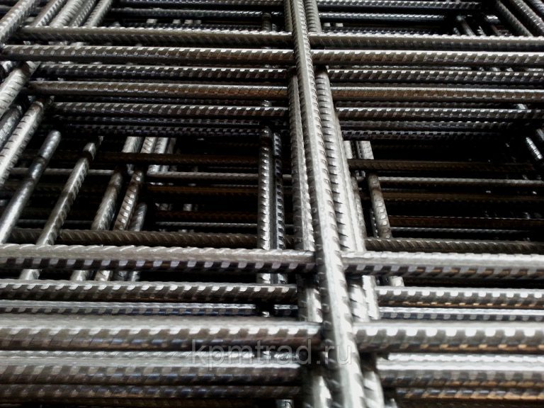 Сетка металлическая ячейка 100х100х10 мм в картах