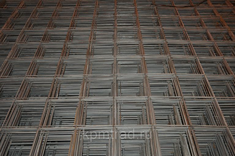 Сетка металлическая ячейка 200х200х4 мм в картах