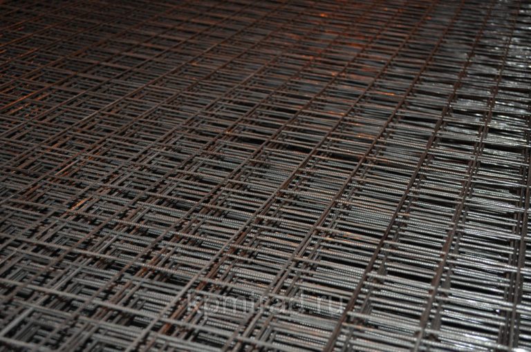 Сетка металлическая ячейка 200х200х4 мм в картах