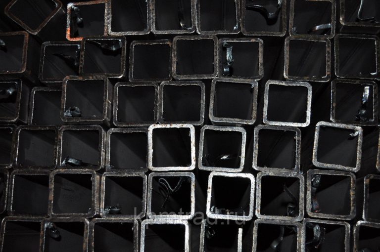 Труба квадратная профильная 50х50х2 мм