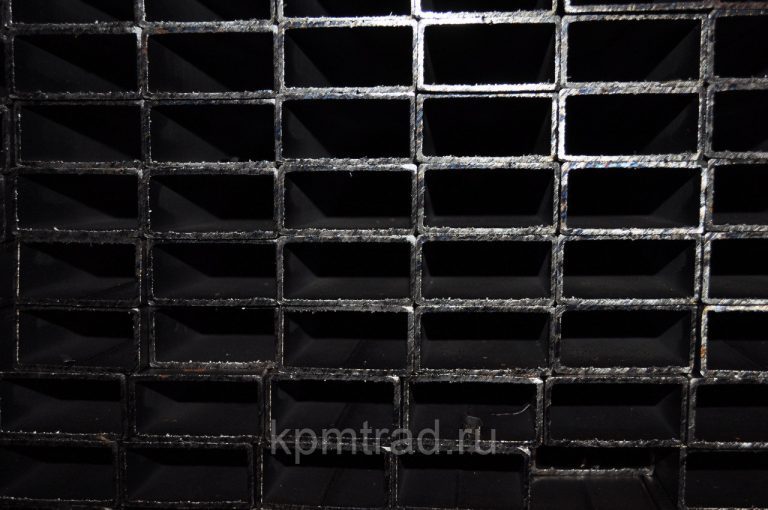 Труба прямоугольная профильная 30х15х2 мм