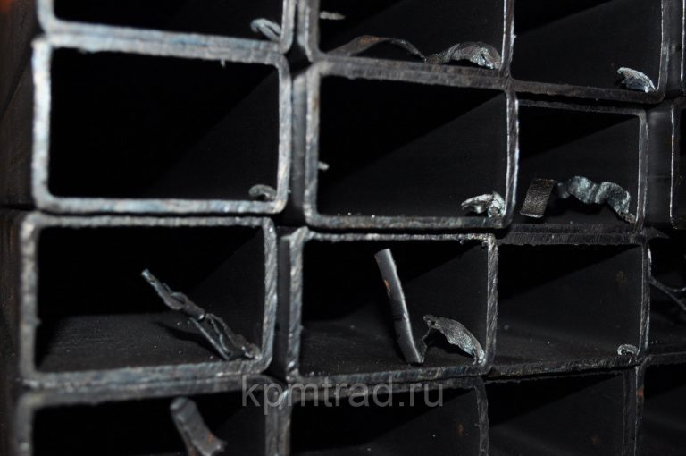 Труба прямоугольная профильная 40х20х4 мм