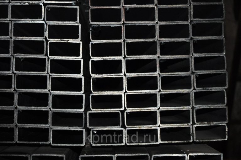 Труба прямоугольная профильная 60х30х3 мм