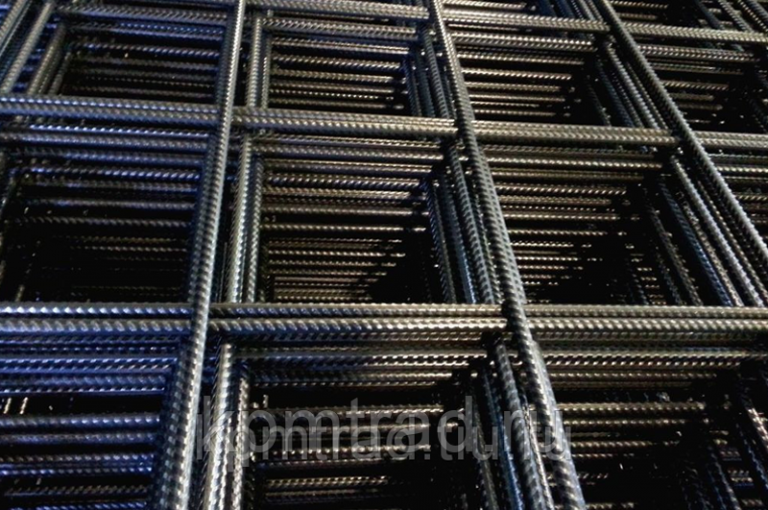 Сетка дорожная 100х100х8 мм в картах