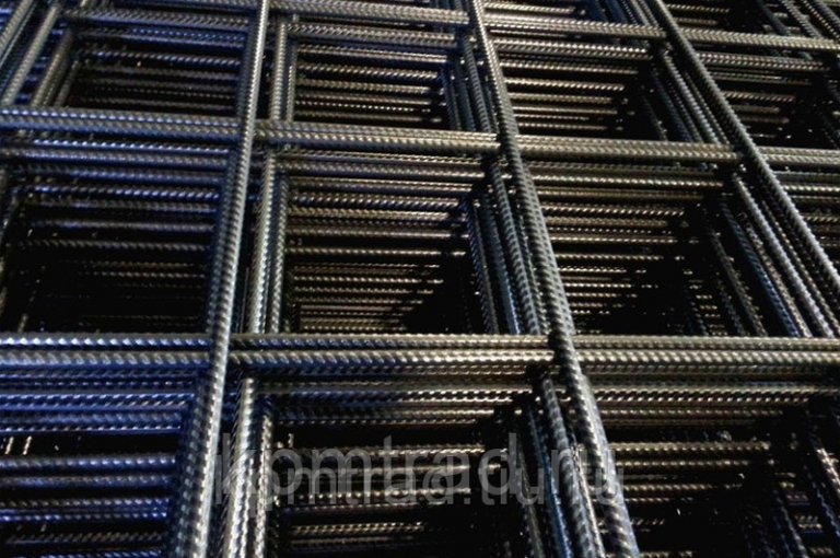 Сетка дорожная 100х100х12 мм в картах