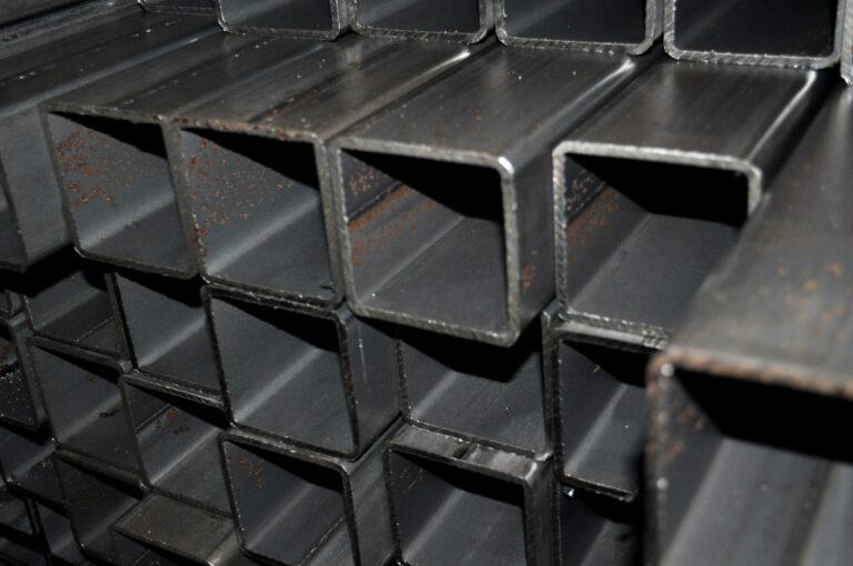 Труба квадратная профильная 40х40х3 мм