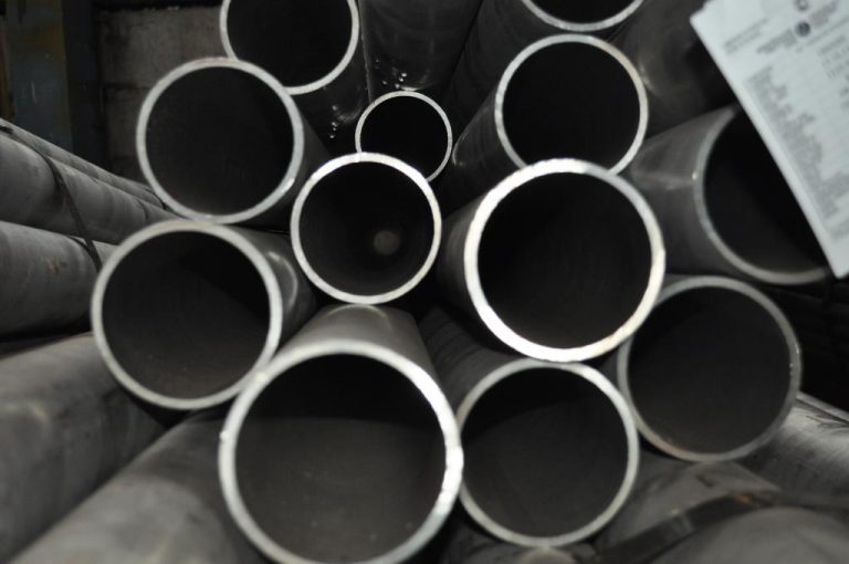 Труба бесшовная 09Г2С 70х4 мм Гост 8732-78