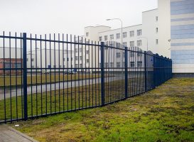 zabor-iz-truby-profilnoj